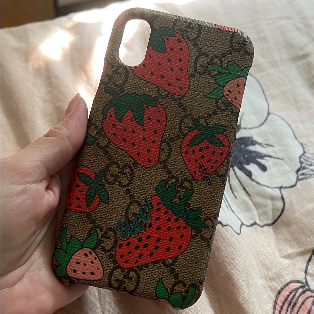 GUCCI - Strawberry Print Phone Case for iPhone 10